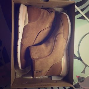 UGG Laurelle High Top Sneaker Boots - Chesnut